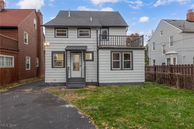 939 Vineshire Road, Cleveland Heights, OH 44121