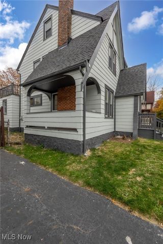 939 Vineshire Road, Cleveland Heights, OH 44121