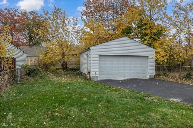 939 Vineshire Road, Cleveland Heights, OH 44121