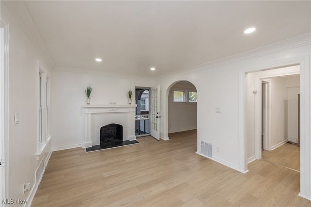 939 Vineshire Road, Cleveland Heights, OH 44121