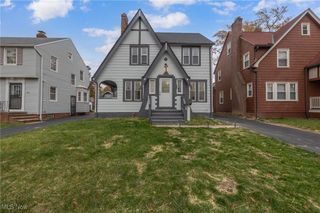 939 Vineshire Road, Cleveland Heights, OH 44121