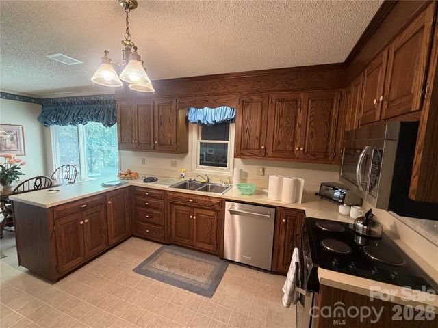 605 Queens Road, Cherryville, NC 28021