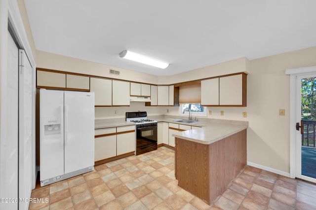 125 Northampton Drive, Holmdel, NJ 07733