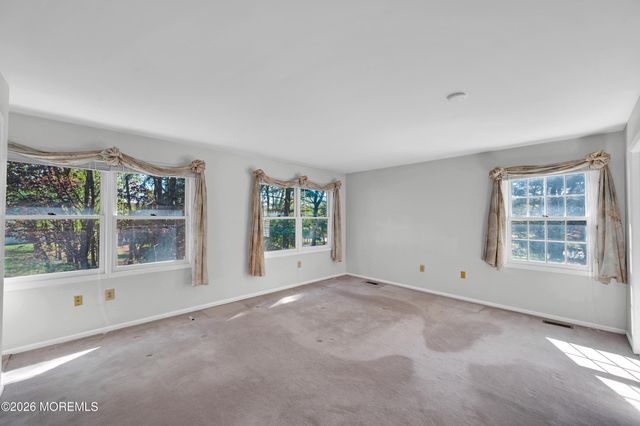 125 Northampton Drive, Holmdel, NJ 07733