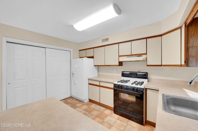 125 Northampton Drive, Holmdel, NJ 07733