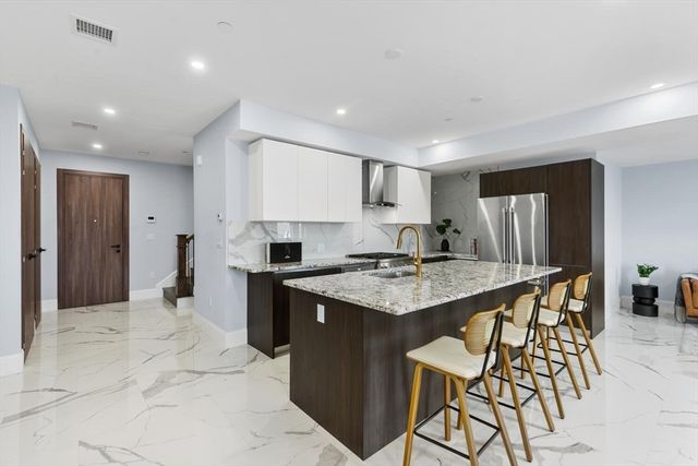 32 Pearl Street 5, Boston, MA 02110