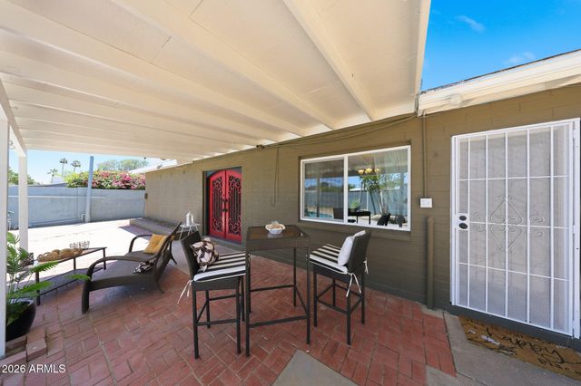 2302 W BERRIDGE Lane, Phoenix, AZ 85015
