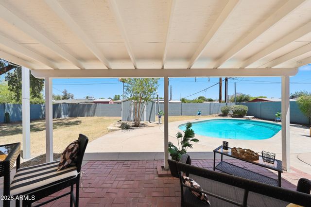 2302 W BERRIDGE Lane, Phoenix, AZ 85015