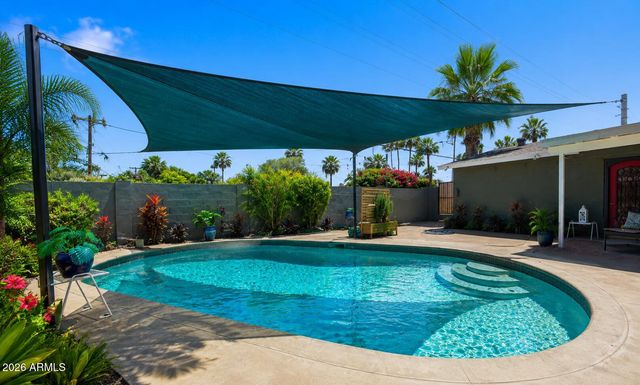 2302 W BERRIDGE Lane, Phoenix, AZ 85015