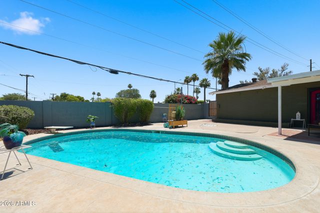 2302 W BERRIDGE Lane, Phoenix, AZ 85015