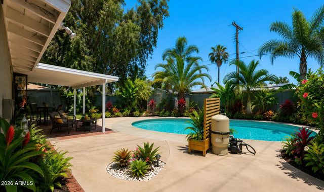 2302 W BERRIDGE Lane, Phoenix, AZ 85015