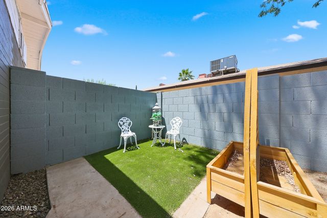 2302 W BERRIDGE Lane, Phoenix, AZ 85015
