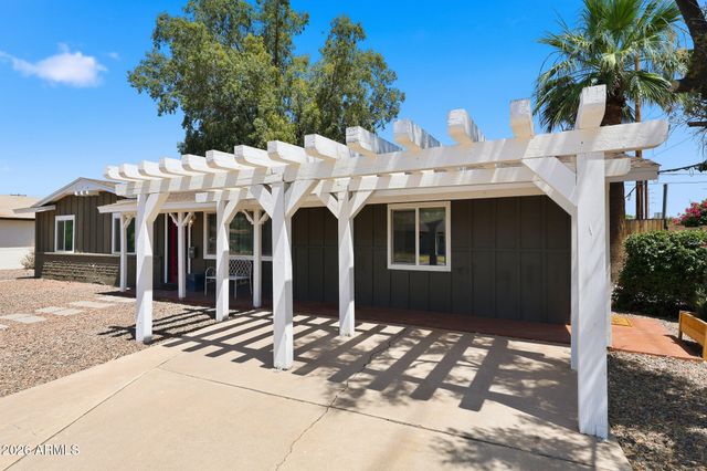 2302 W BERRIDGE Lane, Phoenix, AZ 85015