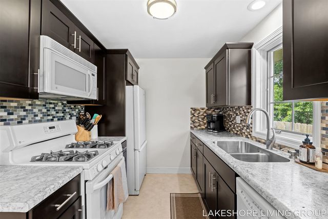 512 Orchard Avenue, Grand Haven, MI 49417