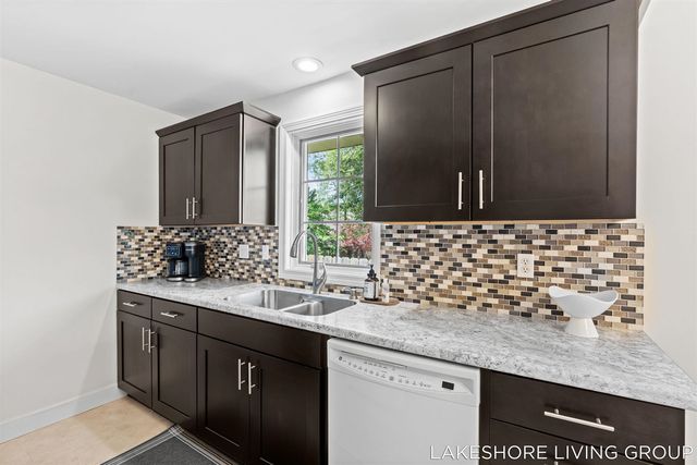 512 Orchard Avenue, Grand Haven, MI 49417