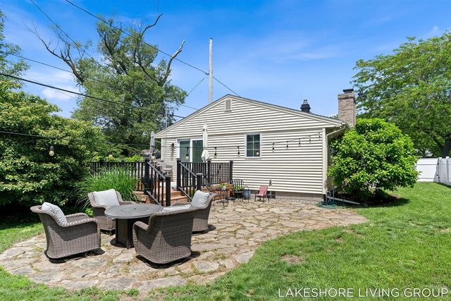 512 Orchard Avenue, Grand Haven, MI 49417