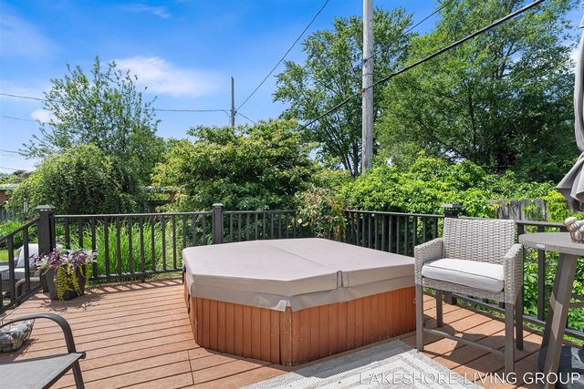 512 Orchard Avenue, Grand Haven, MI 49417