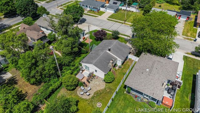 512 Orchard Avenue, Grand Haven, MI 49417