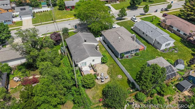 512 Orchard Avenue, Grand Haven, MI 49417