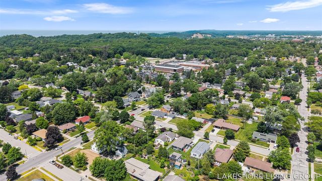 512 Orchard Avenue, Grand Haven, MI 49417