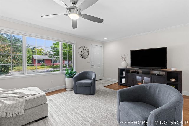 512 Orchard Avenue, Grand Haven, MI 49417