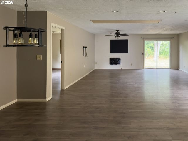 6520 CORVALLIS Rd, Independence, OR 97351