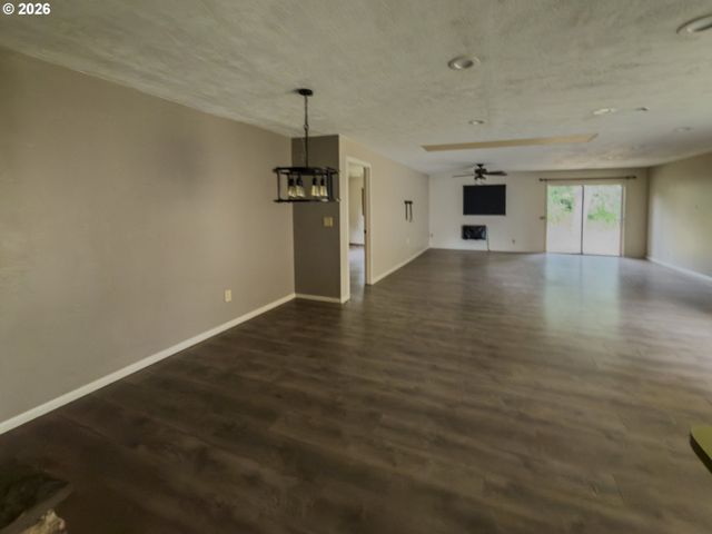 6520 CORVALLIS Rd, Independence, OR 97351