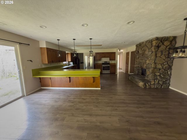 6520 CORVALLIS Rd, Independence, OR 97351