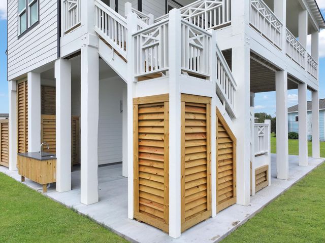 1060 Waterways Drive, Crystal Beach, TX 77650