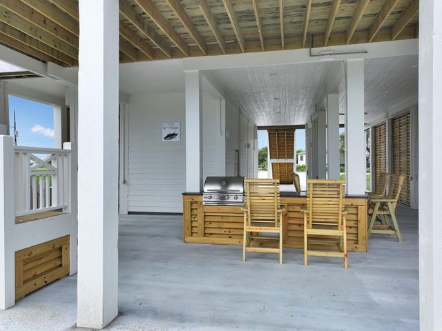 1060 Waterways Drive, Crystal Beach, TX 77650