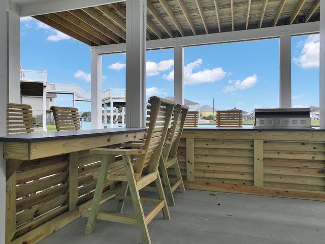 1060 Waterways Drive, Crystal Beach, TX 77650