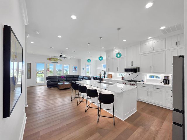 1060 Waterways Drive, Crystal Beach, TX 77650