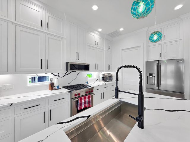 1060 Waterways Drive, Crystal Beach, TX 77650