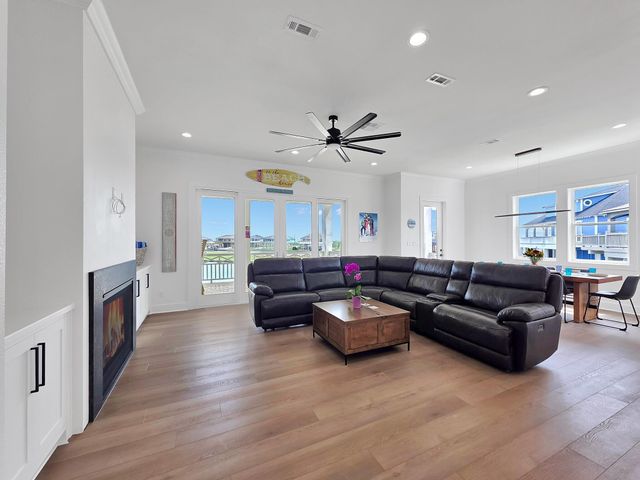 1060 Waterways Drive, Crystal Beach, TX 77650