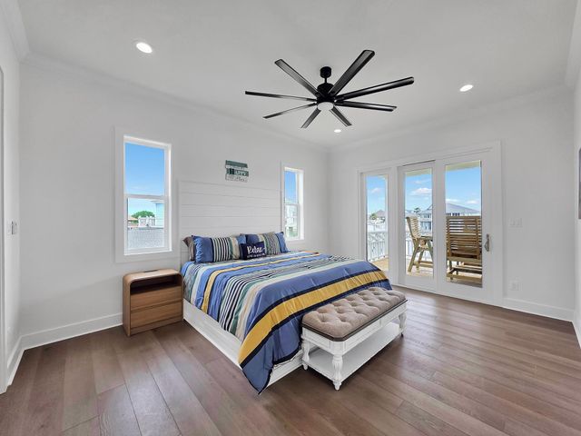 1060 Waterways Drive, Crystal Beach, TX 77650