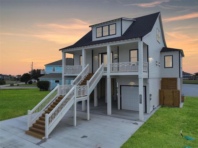 1060 Waterways Drive, Crystal Beach, TX 77650