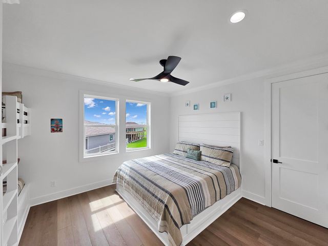 1060 Waterways Drive, Crystal Beach, TX 77650