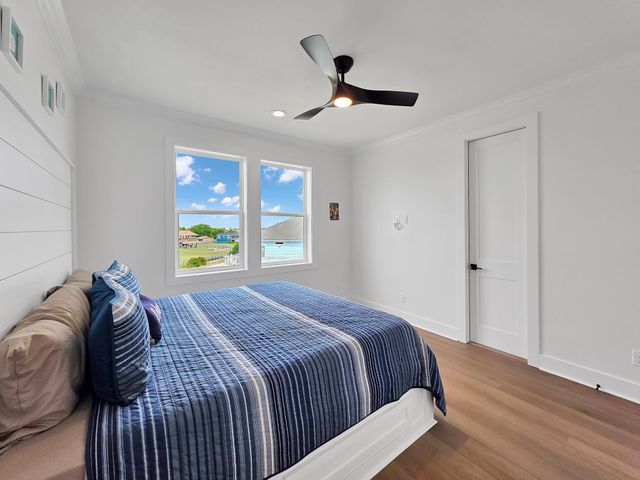 1060 Waterways Drive, Crystal Beach, TX 77650
