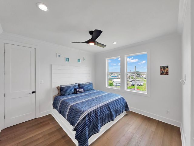 1060 Waterways Drive, Crystal Beach, TX 77650