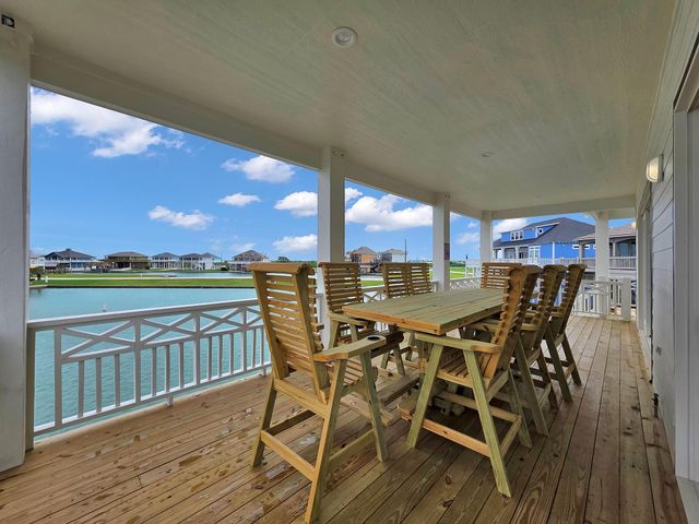 1060 Waterways Drive, Crystal Beach, TX 77650