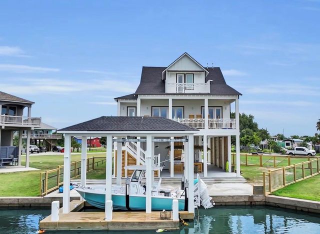 1060 Waterways Drive, Crystal Beach, TX 77650