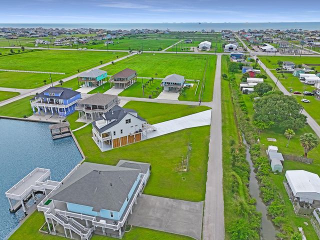 1060 Waterways Drive, Crystal Beach, TX 77650
