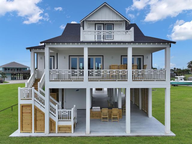 1060 Waterways Drive, Crystal Beach, TX 77650