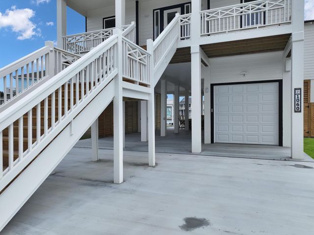 1060 Waterways Drive, Crystal Beach, TX 77650