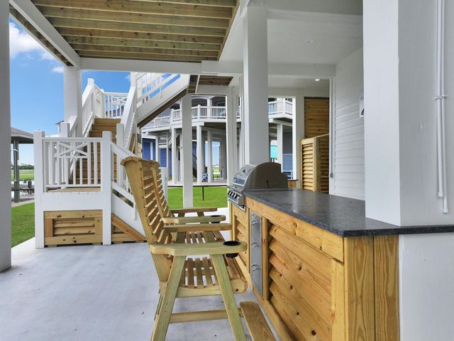 1060 Waterways Drive, Crystal Beach, TX 77650
