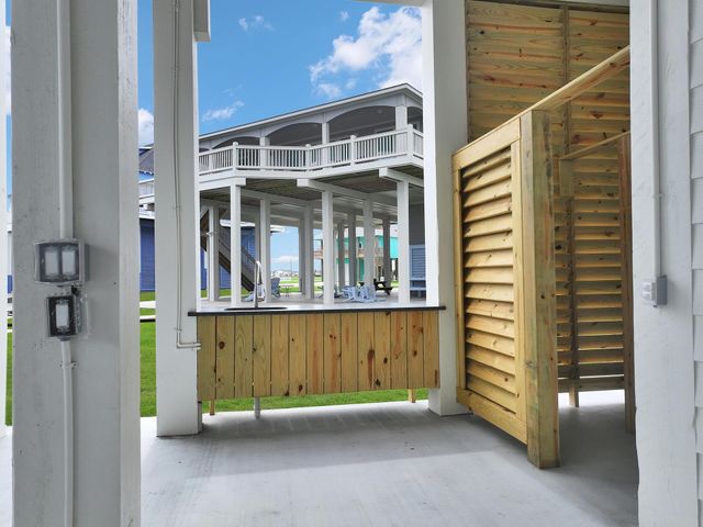 1060 Waterways Drive, Crystal Beach, TX 77650