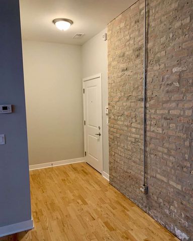 6125 N Clark Street 104, Chicago, IL 60660