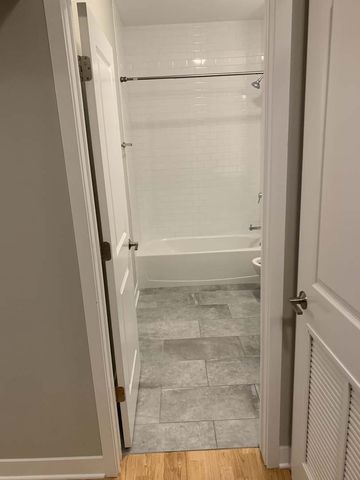 6125 N Clark Street 104, Chicago, IL 60660