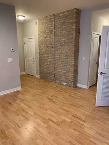 6125 N Clark Street 104, Chicago, IL 60660