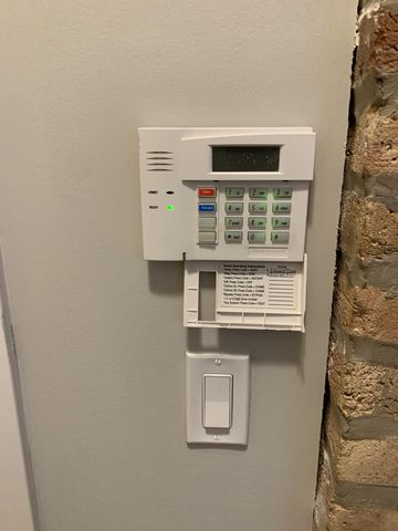 6125 N Clark Street 104, Chicago, IL 60660